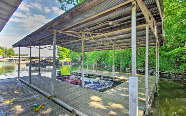 Waterfront Escape: Ozarks Home + Guest House!