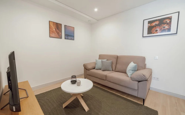 Heart OF Porto Apartment G by Vacationy