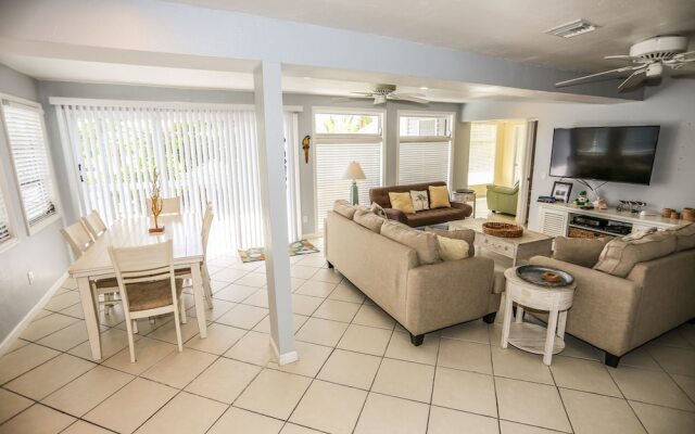 5570 Palmetto Street