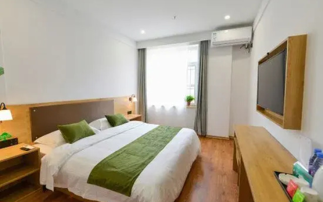 GreenTree Inn Zhixun (Dalian Zhoushuizi Airport Xinzhaizi Metro Station)