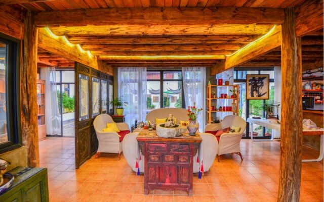 Lijiang Yiju Art Inn