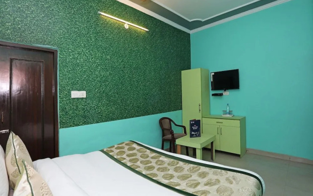 OYO 11312 Hotel Aero Capitol