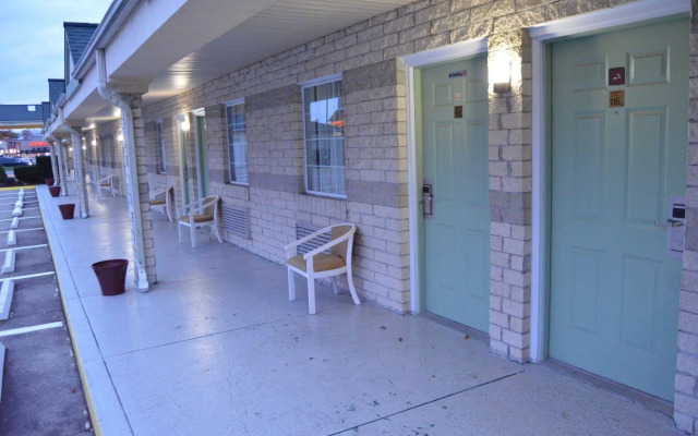 Economy Inn - Akron