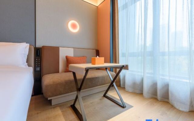 Orange Hotel (Hangzhou Binjiang Xingguang Avenue Pedestrian Street)