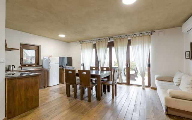Pannonian Duplex 11 Pond View