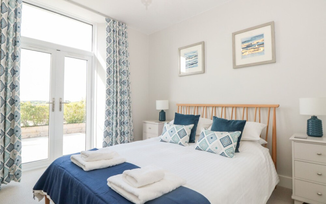 2 The Manor House, Hillfield Village