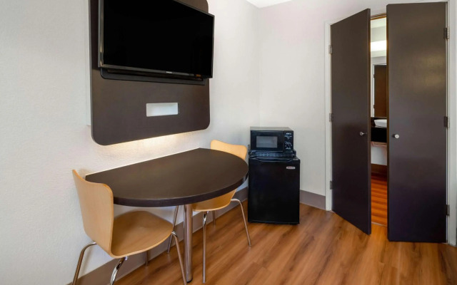 Motel 6 Santa Barbara, CA - State Street