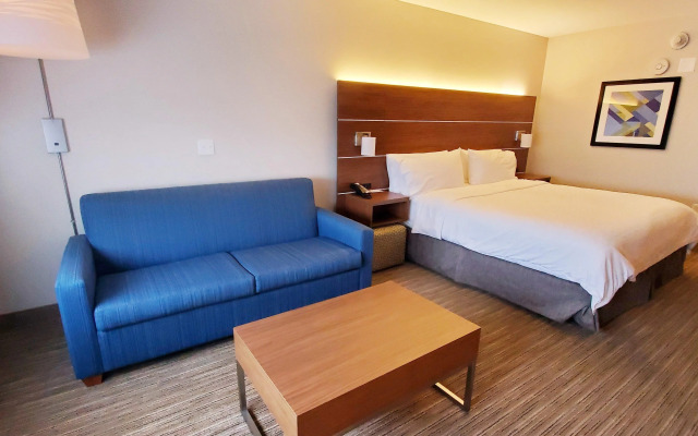 Holiday Inn Express & Suites Rehoboth Beach