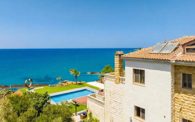 Villa Beach Heaven in Pomos