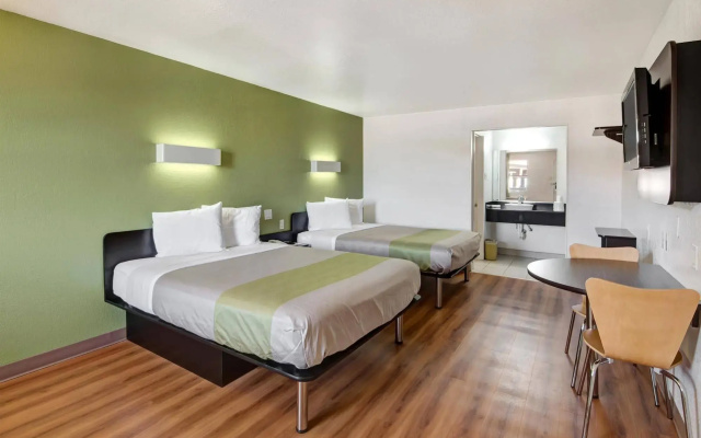 Motel 6 Dallas, TX - Forest Lane