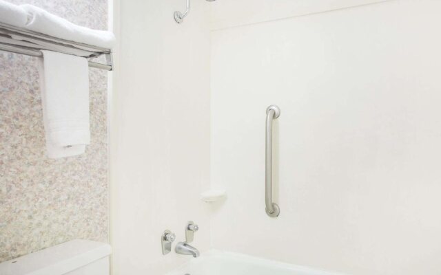 Ramada by Wyndham & Suites Warner Robins