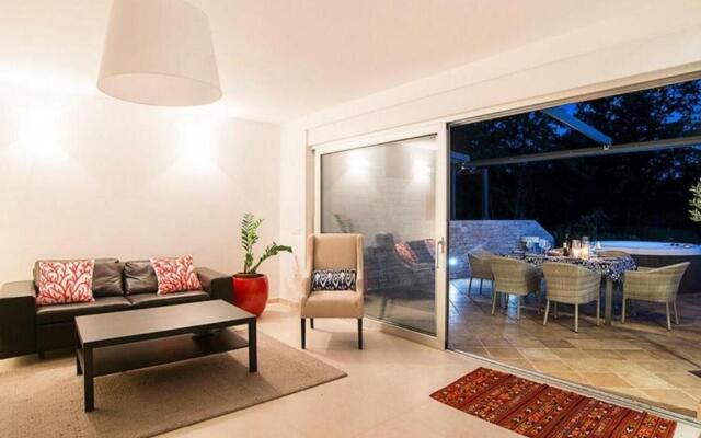 Villa Bobos place with Jacuzzi 46E