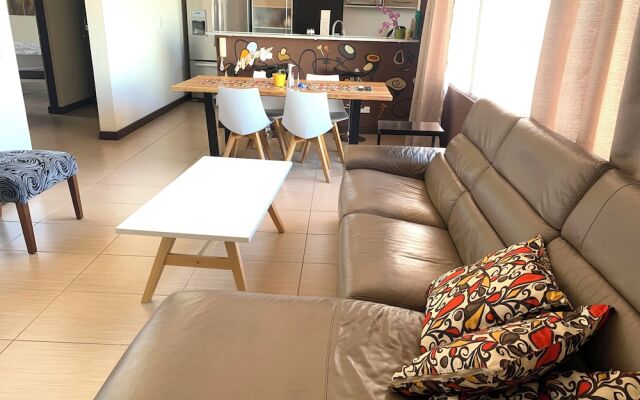 Large And Cosy Apartment With Private Garden