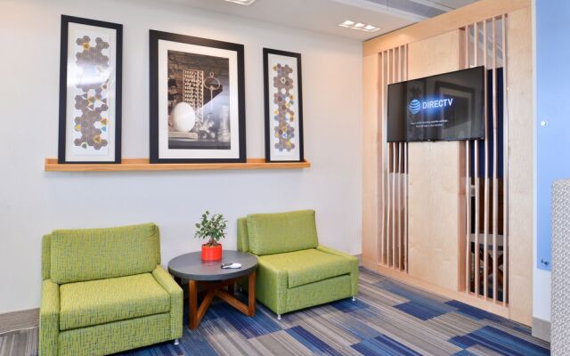 Holiday Inn Express & Suites Trinity