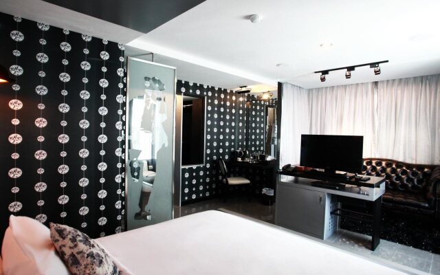 9w Boutique Studio