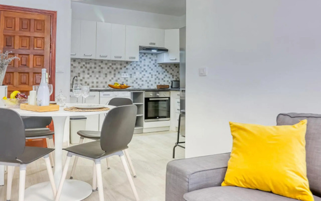 Cozy 3-bedrooms flat, main square and beachfront