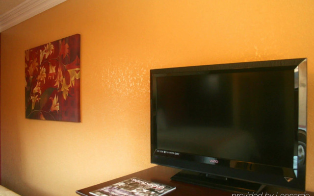 Pacific Inn & Suites