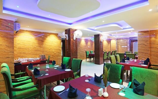 OYO 9855 Hotel Royal Suites
