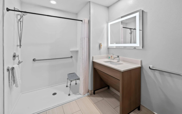 Comfort Inn & Suites Plainville-Foxboro