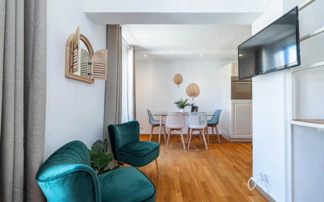 Massena Street - 1 Bdr Duplex with AC & Parking