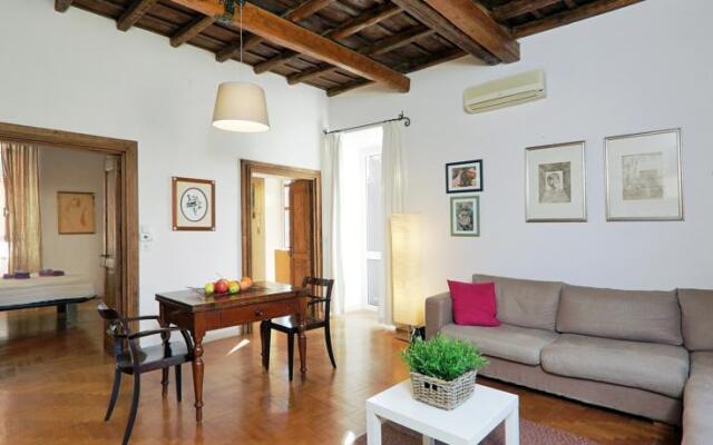 Giubbonari Apartment