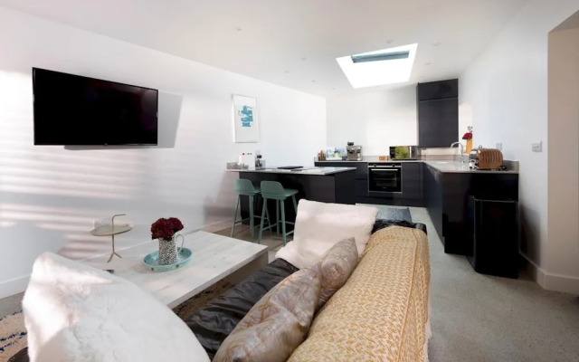 The Vicarage Newlyn 1 Bed River View Parking