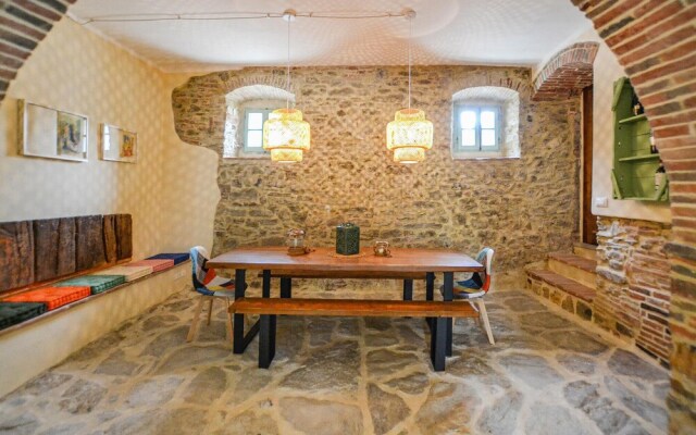 Stunning Home in Arezzo With 5 Bedrooms, Jacuzzi and Wifi