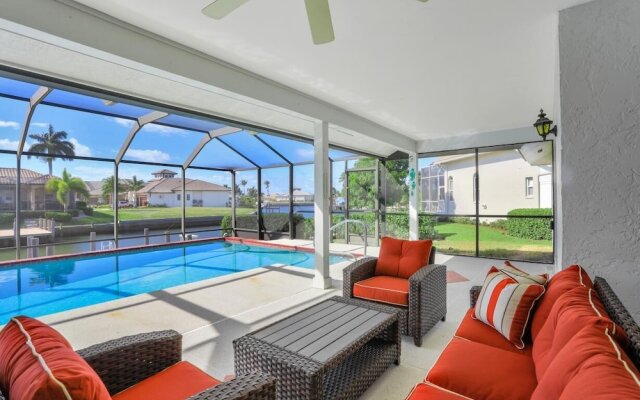 Quiet Waterfront Home With Pool, Dock and Bicycles