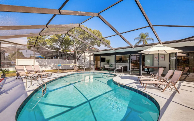 Apollo Beach Oasis: Lanai + Heated Pool!