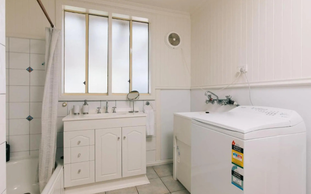 Dovestones By The Sea - Inverloch