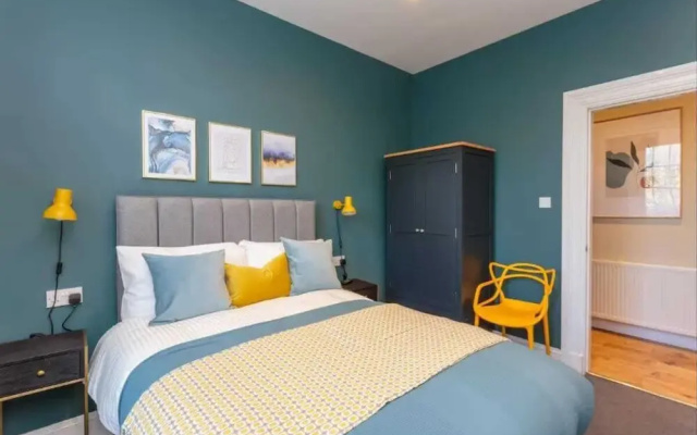 2bed 2bath Apartment Beneath Edinburgh Castle