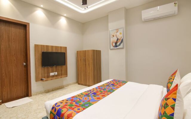 Fabhotel Prime Royal Court