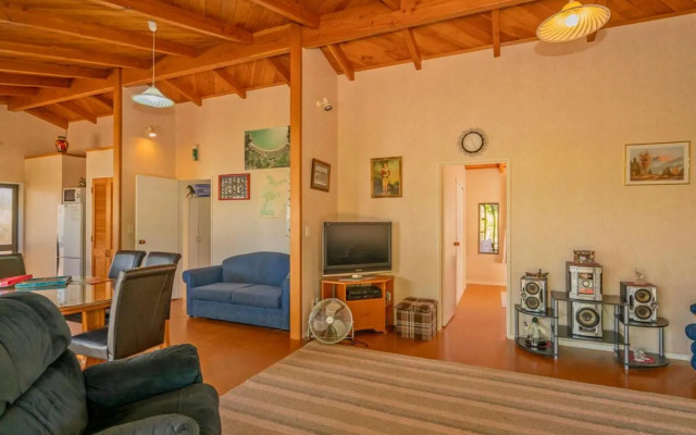 Oyster Bliss - Cooks Beach Holiday Home