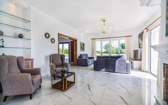 Villa Quiros II