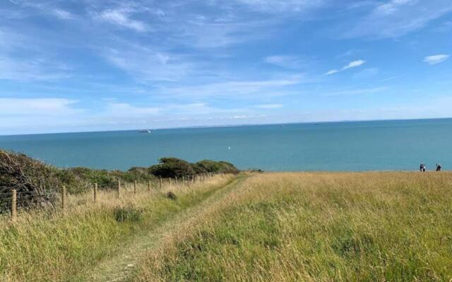 Lovely 5 Person Chalet in St Margaret's at Cliffe