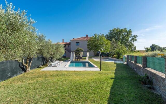 Terre Bianche with Private Pool and Whirlpool