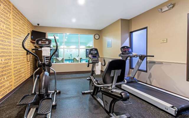 La Quinta Inn & Suites by Wyndham Denver Gateway Park