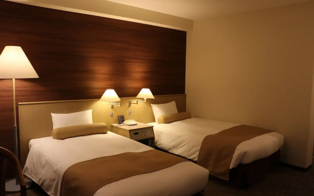 MINAMISENRI Crystal Hotel