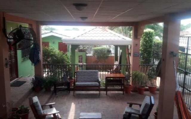Hostal Familiar La Casita De Los Kimmell