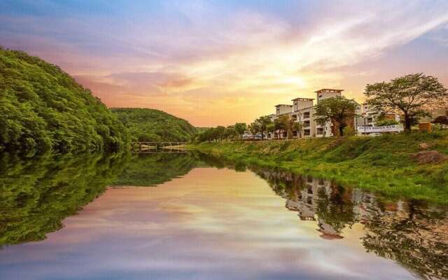 Gumgwan Forrest Riverside House