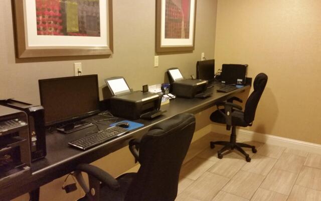 Holiday Inn Express Hotel & Suites Marion Northeast by IHG