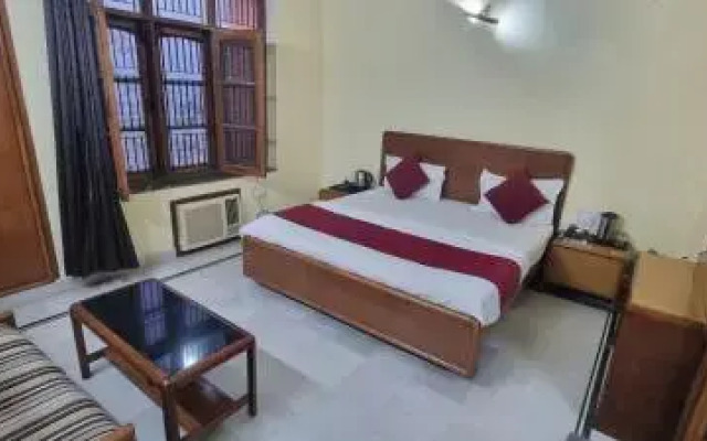 Hotel Shri Hari by OYO Rooms