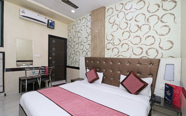 OYO 7885 Hotel Myraa