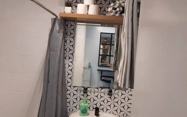 Stylish Condo at Mezza 1 With Fast Wifi & Netflix