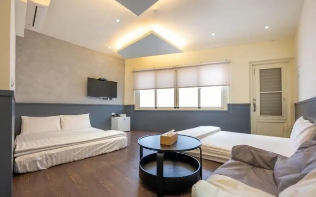 Yuanjyuge B&B