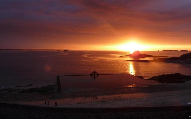 Hotel De La Porte Saint Pierre