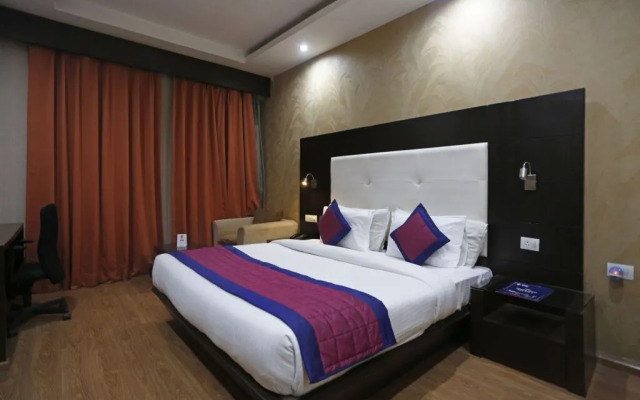 OYO 10968 Hotel Almati 1
