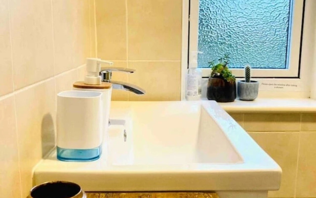 Cosy Classy 2-bed Maisonette, Village nr Newquay