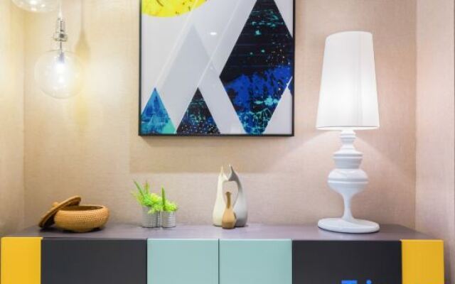 Xinyang Celebrity Art Hotel