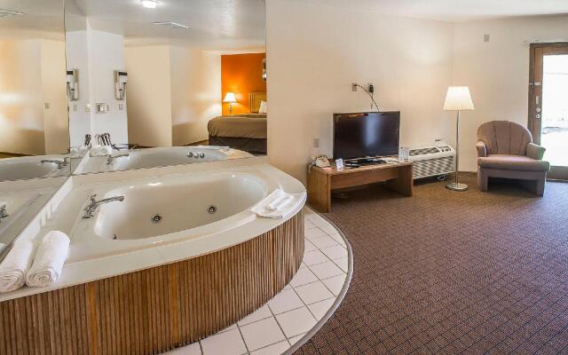 Econo Lodge Inn & Suites Menomonie